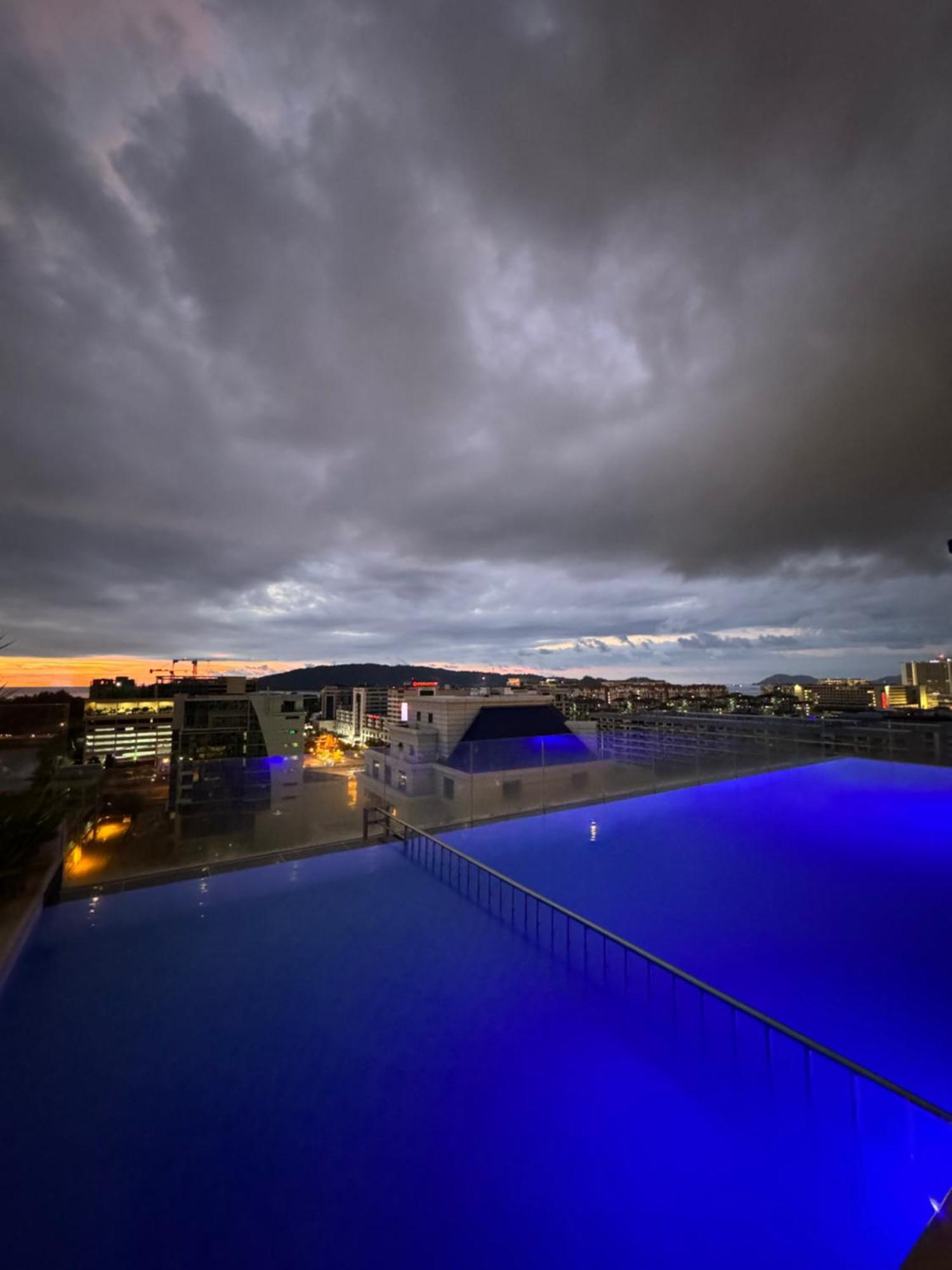 Riverside Opulent Nights At Sky Hotel Кота Кинабалу Екстериор снимка