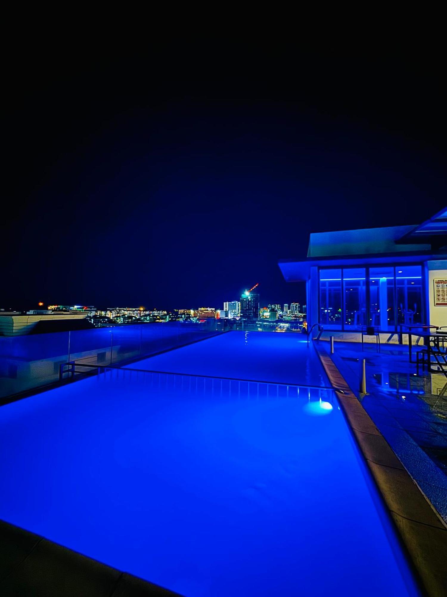 Riverside Opulent Nights At Sky Hotel Кота Кинабалу Екстериор снимка