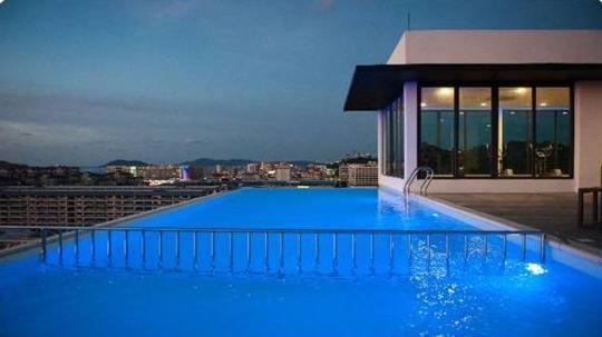 Riverside Opulent Nights At Sky Hotel Кота Кинабалу Екстериор снимка