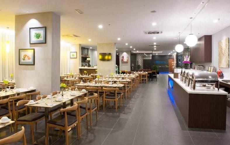 Riverside Opulent Nights At Sky Hotel Кота Кинабалу Екстериор снимка